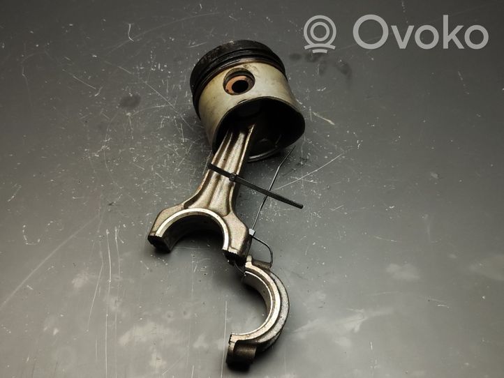 Peugeot J5 Piston avec bielle 060311