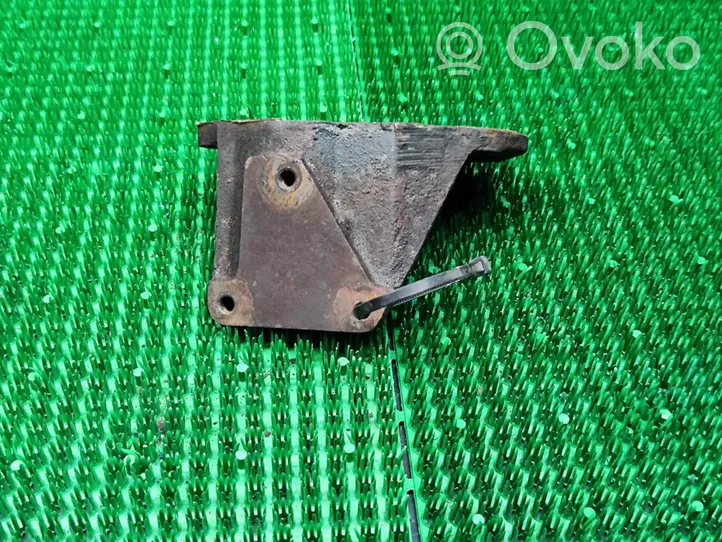 Peugeot J5 Engine mounting bracket 180774