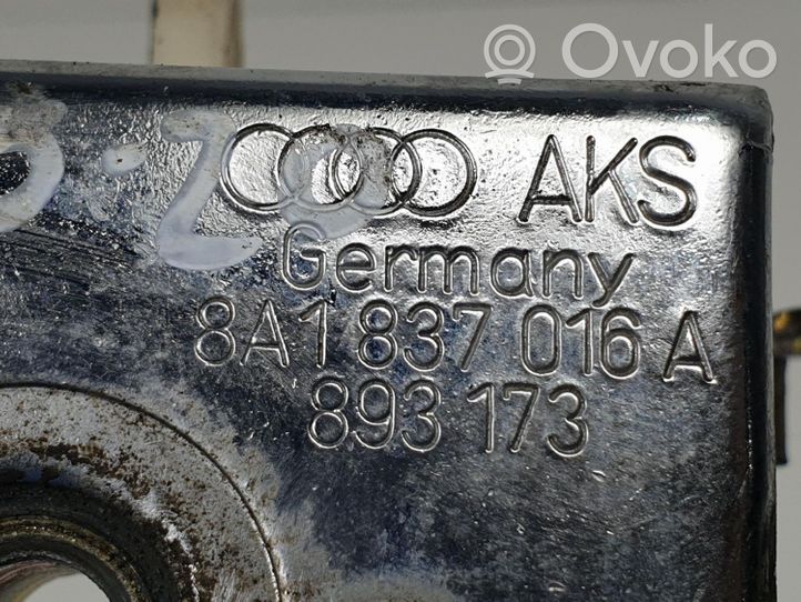 Audi 80 90 S2 B4 Передний замок 8A1837016A