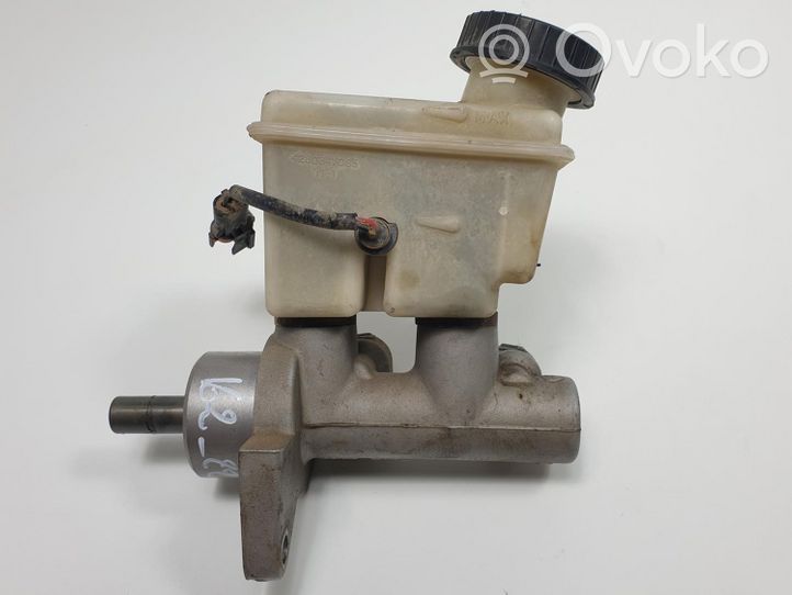 Opel Astra J Główny cylinder hamulca 428084085