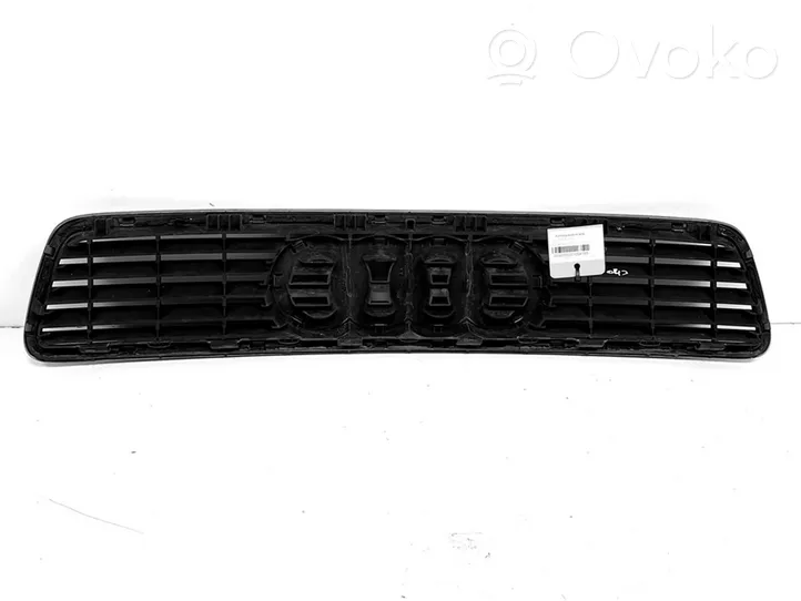 Audi A4 S4 B5 8D Передняя решётка 8D0853651J