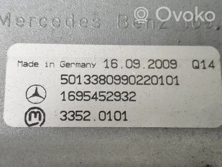 Mercedes-Benz B W245 Ohjauspyörän akseli A1694603916