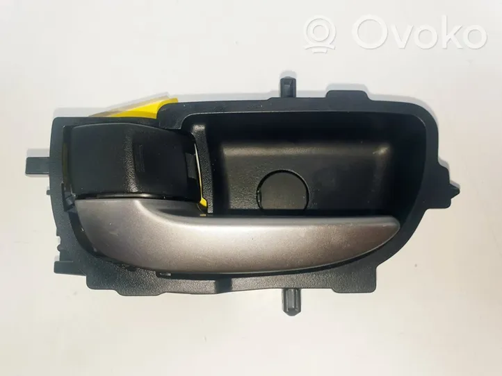 Toyota Yaris Klamka wewnętrzna drzwi przednich 92057A1