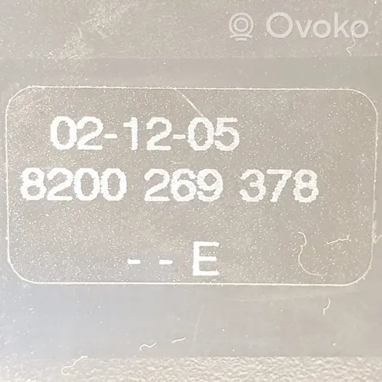 Renault Clio III Vararenkaan osion verhoilu 8200304319