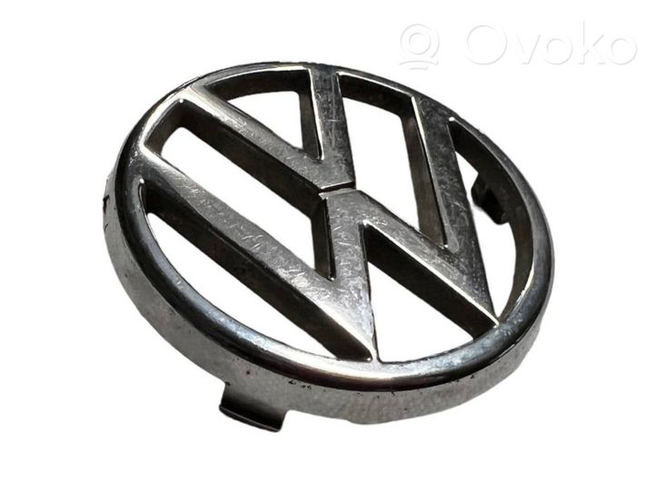 Volkswagen PASSAT B2 Emblemat / Znaczek 325853601