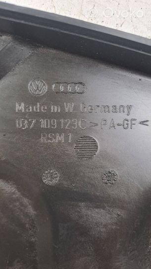 Audi 80 90 S2 B4 Osłona paska / łańcucha rozrządu 037109123C