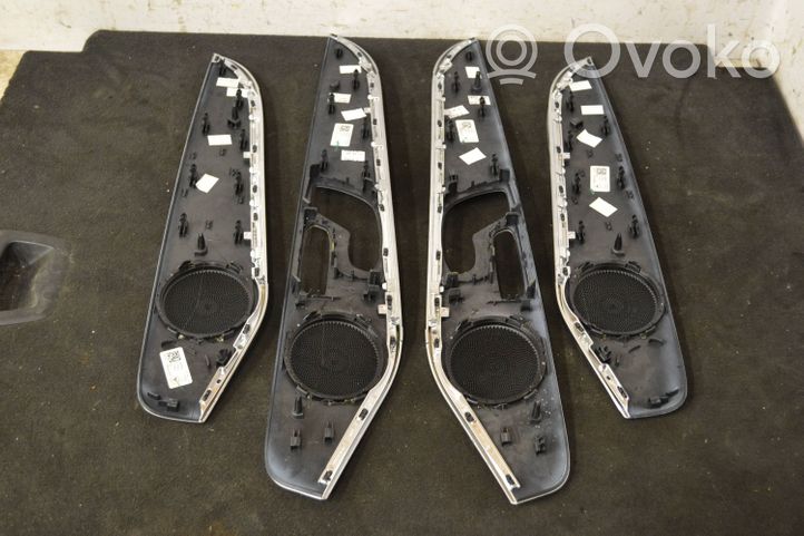 Mercedes-Benz GLC X253 C253 Set di rivestimento del pannello della portiera A2537301001