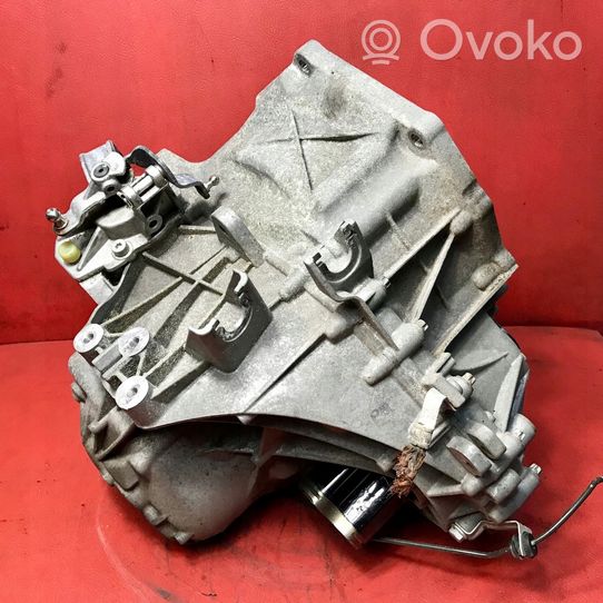 BMW 2 F45 Mechaninė 6 pavarų dėžė GS658BG