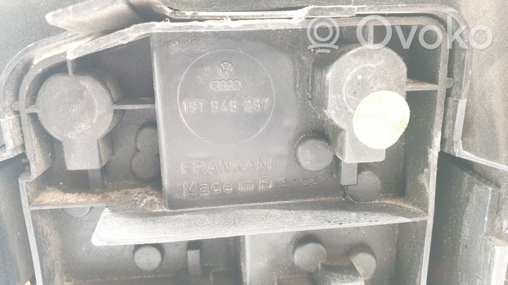 Volkswagen Golf II Задний фонарь в кузове 53389R23