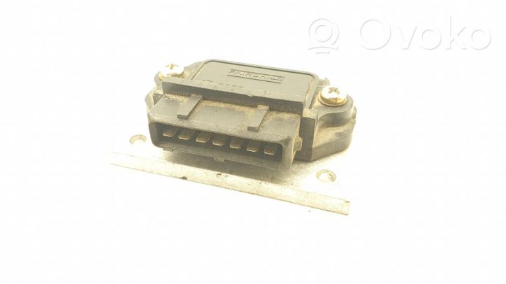 Audi 80 90 B2 Ignition amplifier control unit 211905351
