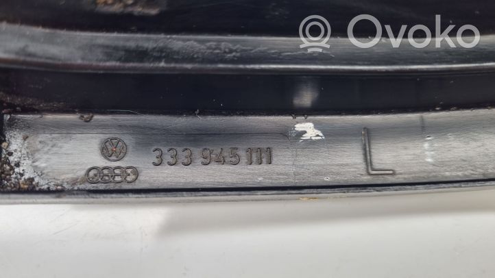 Volkswagen PASSAT B3 Lampa tylna 333945111