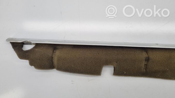 BMW 5 E28 Rivestimento modanatura del vetro della portiera anteriore 