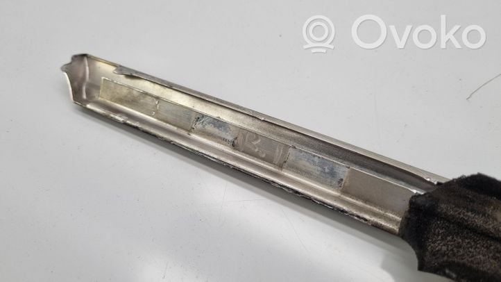 BMW 5 E28 Rivestimento modanatura del vetro della portiera anteriore 