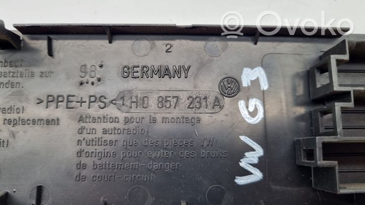 Volkswagen Sharan Radion/GPS-laitteen pääyksikön kehys 1H0857231A