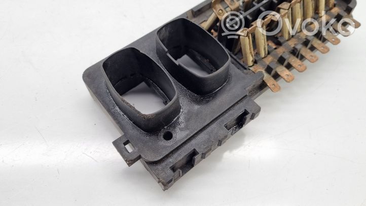 Volkswagen Polo II 86C 2F Module de fusibles 867937025A