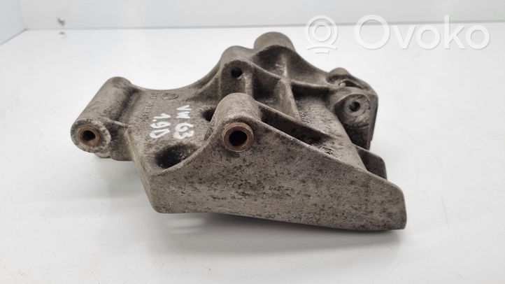 Volkswagen Golf III Staffa di montaggio del compressore dell’A/C 037903141H