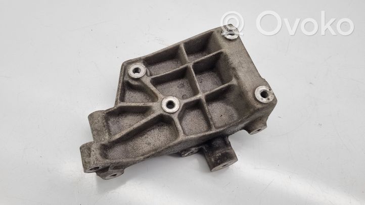 Volkswagen Golf III Staffa di montaggio del compressore dell’A/C 037903141H