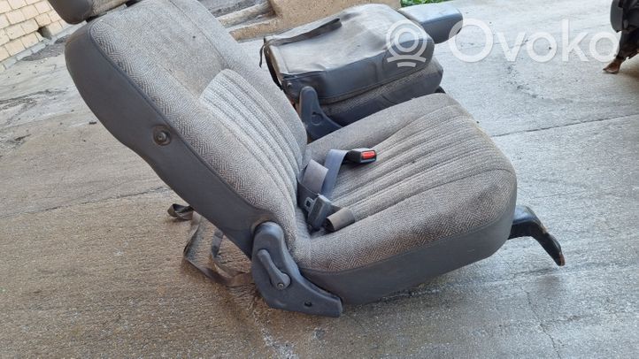Nissan Patrol Y60 Fotele / Kanapa / Komplet 