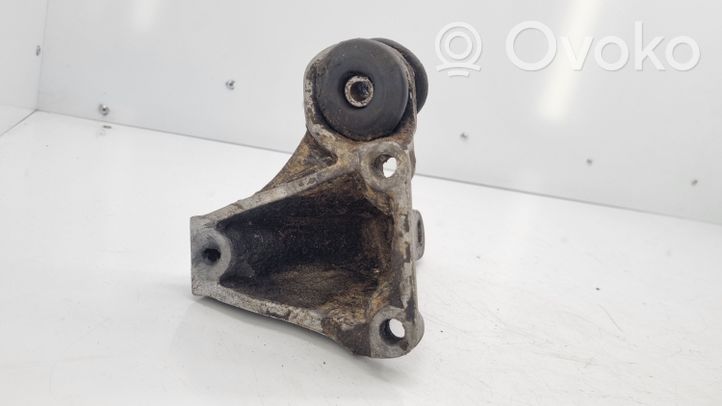 Audi 100 200 5000 C3 Supporto di montaggio scatola del cambio 431399113G