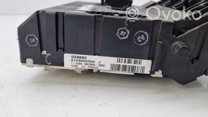 Renault Megane I Module de fusibles 7703297183G