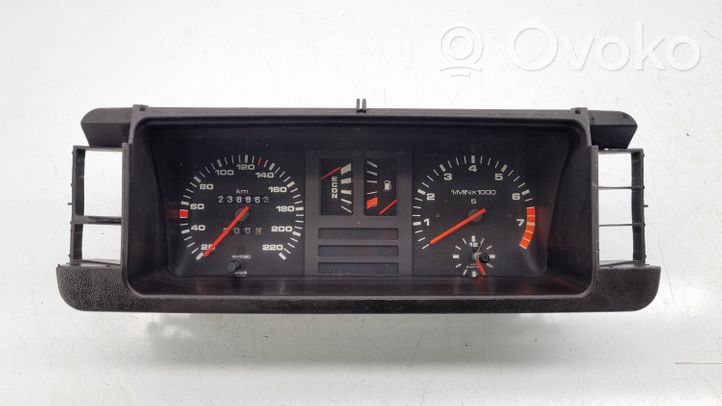 Audi 80 90 B2 Compteur de vitesse tableau de bord 811919036L