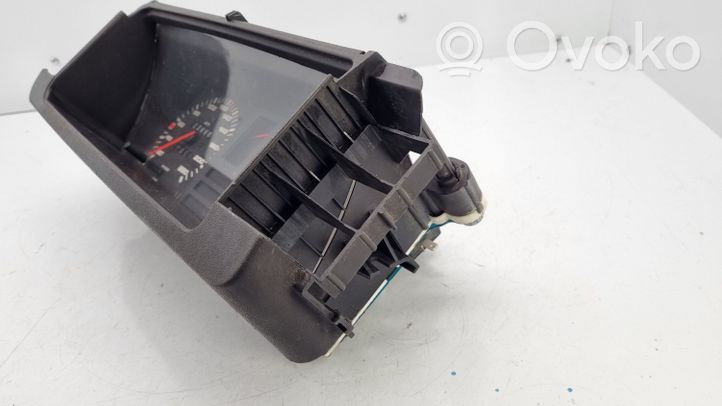 Audi 80 90 B2 Compteur de vitesse tableau de bord 811919036L