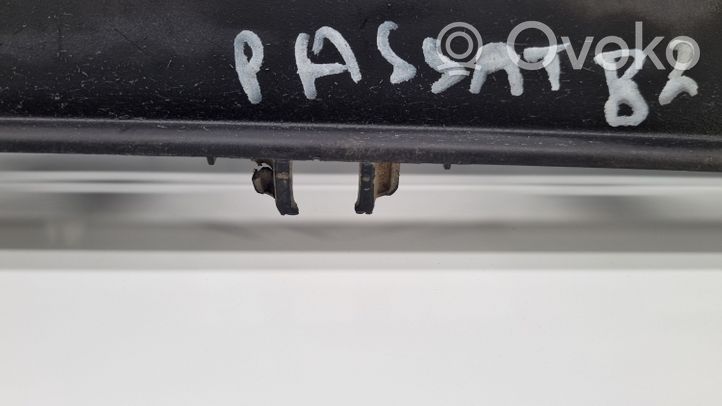 Volkswagen PASSAT B2 Maskownica / Grill / Atrapa górna chłodnicy 323853653