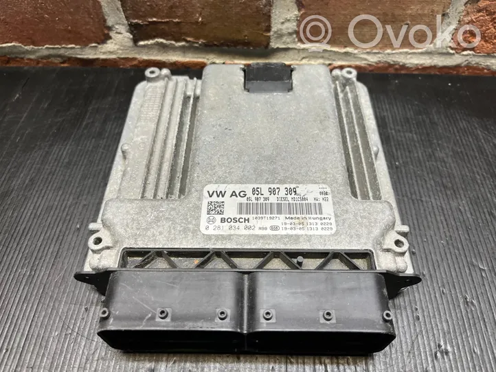 Audi A4 S4 B9 8W Moottorin ohjainlaite/moduuli 05L907309