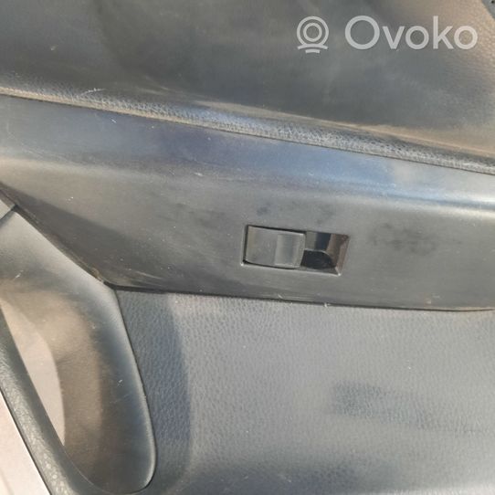 Toyota RAV 4 (XA40) Apmušimas priekinių durų (obšifke) 67611X1B21