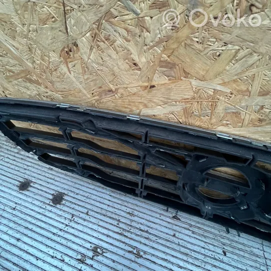 Volvo V70 Grille calandre supérieure de pare-chocs avant 31383595