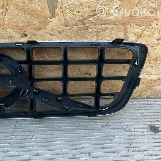 Volvo V70 Grille calandre supérieure de pare-chocs avant 31283895