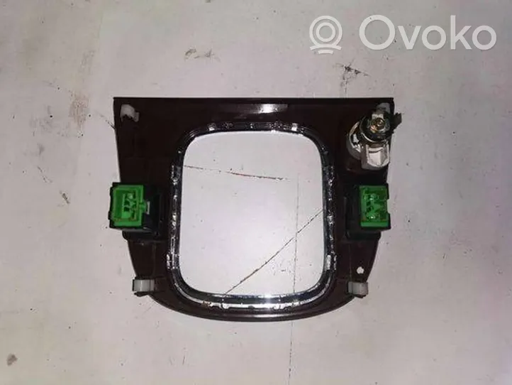 Suzuki Grand Vitara II Rivestimento in plastica cornice della leva del cambio 75812-50J00