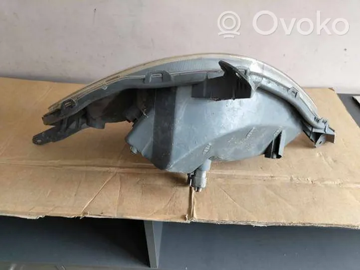 Toyota Yaris Verso Lampa przednia 0498