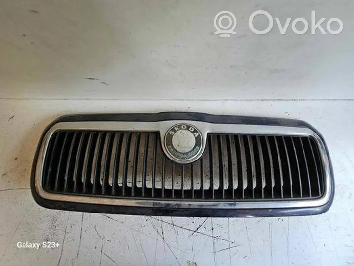 Skoda Octavia Mk1 (1U) Etupuskurin ylempi jäähdytinsäleikkö 1U0853651