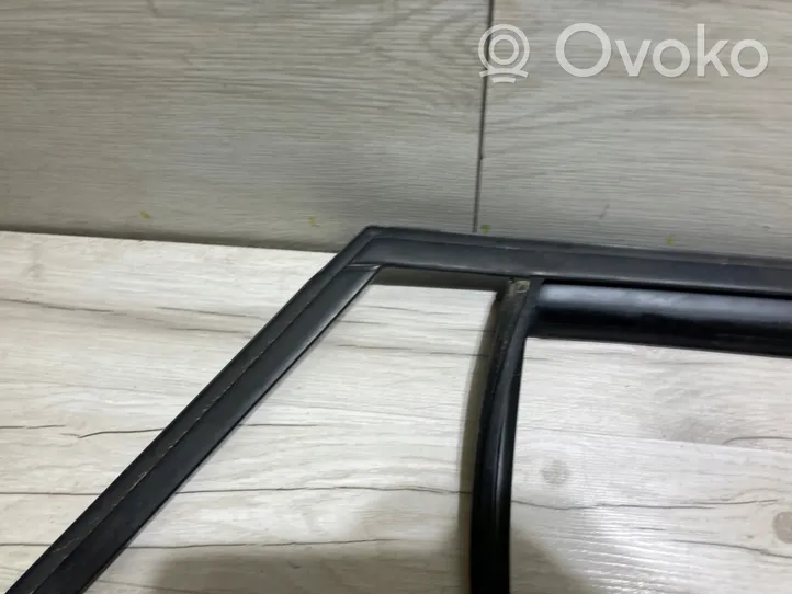 Audi Q2 - Rivestimento modanatura del vetro della portiera posteriore 81A839440A