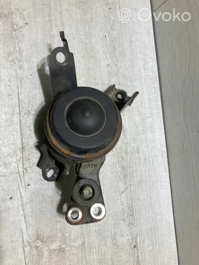 Toyota Yaris Supporto di montaggio del motore F0D500