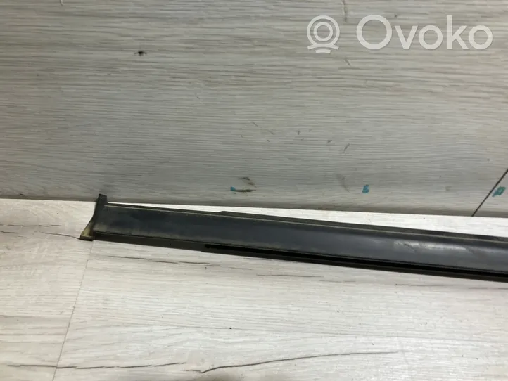 Citroen C3 Moulures des vitres de la porte arrière 9813218580