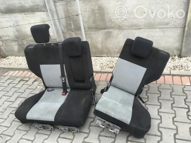 Suzuki Grand Vitara II Second row seats 9781584862