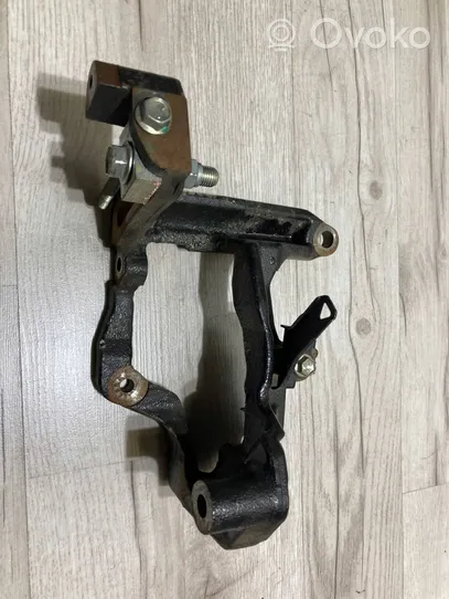 Toyota Hilux VIII Support, suspension du moteur 