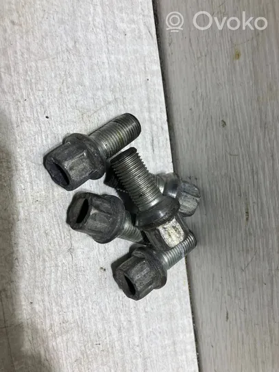 Volkswagen Beetle A5 Nuts/bolts 