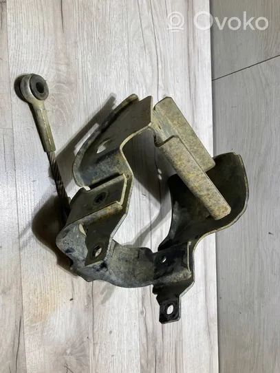 Mitsubishi Pajero Gearbox mounting bracket 