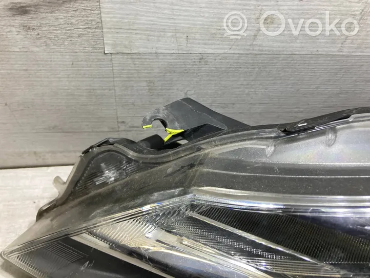 Toyota Yaris Headlight/headlamp 0D201HB2