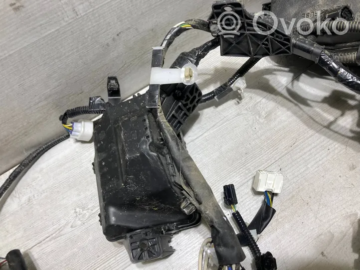 Toyota Yaris Faisceau de câblage pour moteur 821150uj60b