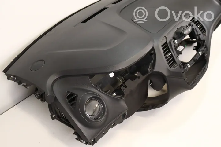 Renault Captur Panelė 681002493r