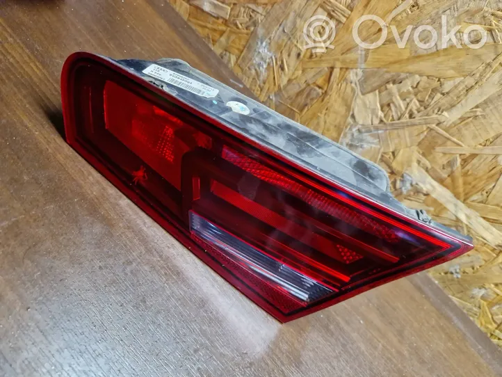 Audi A3 S3 8V Lampy tylnej klapy bagażnika 8V3945094