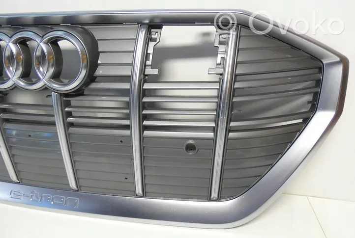 Audi e-tron Grille calandre supérieure de pare-chocs avant 4KE853651