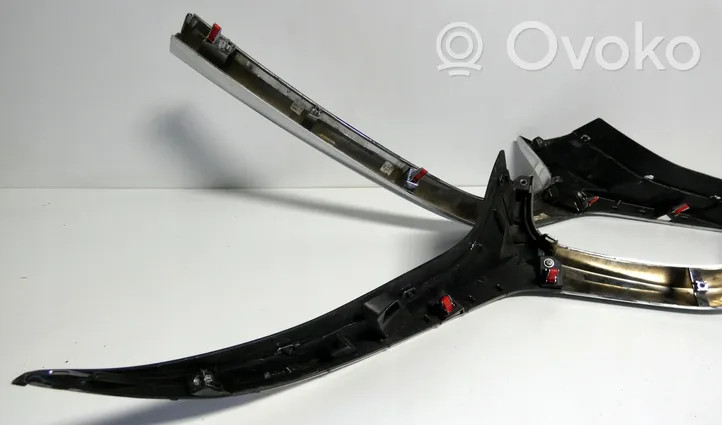 Mazda 3 III Griglia superiore del radiatore paraurti anteriore SH01-13330