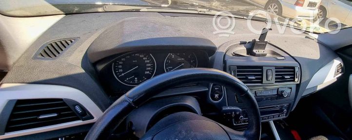 BMW 1 F20 F21 Radion/GPS-laitteen pääyksikön kehys 