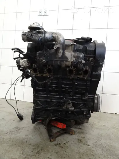 Volkswagen PASSAT B5.5 Moottorin lohko AVB