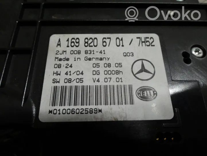Mercedes-Benz A W169 Etuoven sisävalo A1698206701